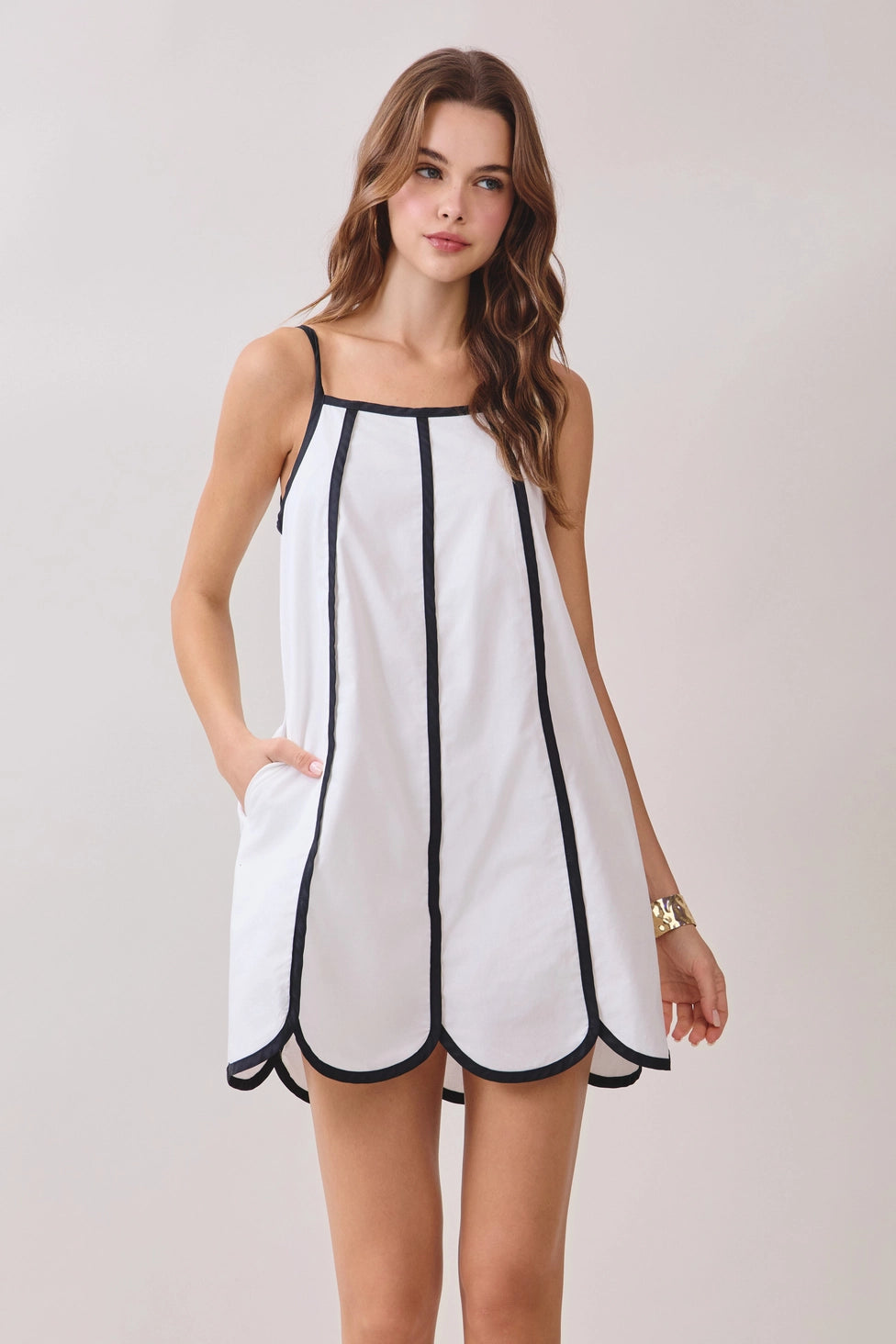 Contrast Trim Scallop Mini