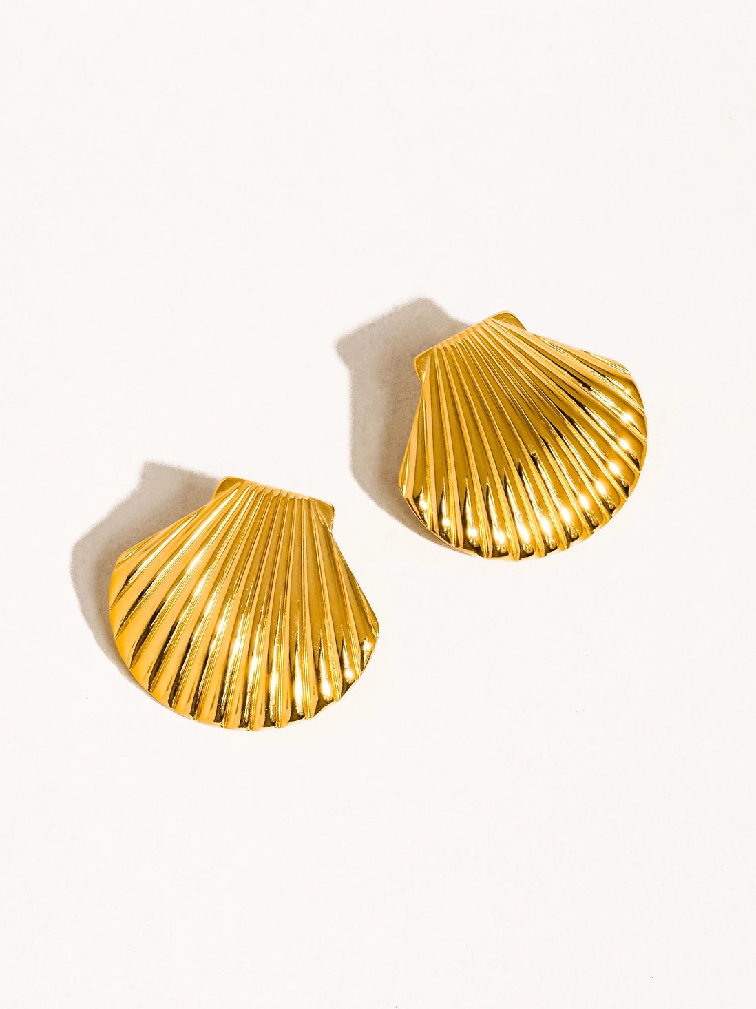 Cèpe 18K Gold Non-Tarnish Shell Studs