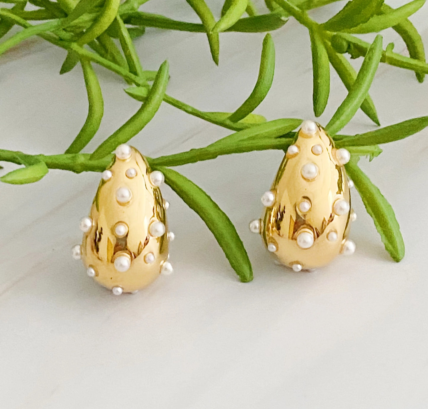 Creamy Pearl Teardrop Earrings