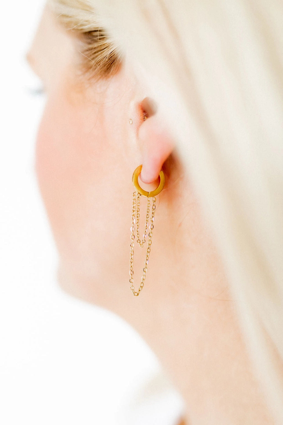 Gwen Dangles